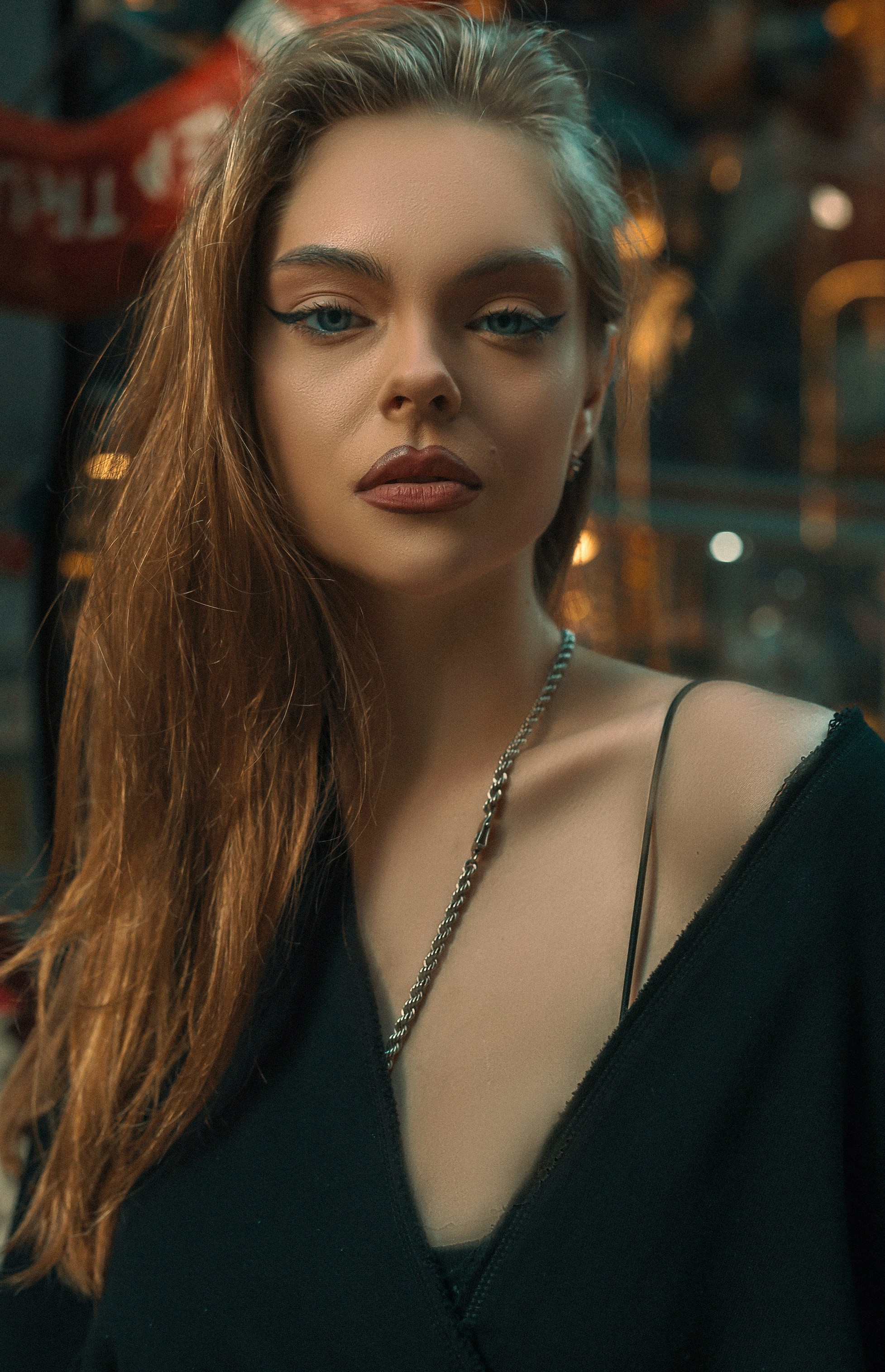 Bostancı Escort Elif Siyah Beyaz Günlere Renk Çalan Biri